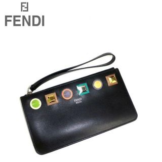 フェンディ(FENDI)の限定値下げ！新品 FENDI  マルチ スタッズ ポーチ クラッチ バッグ(クラッチバッグ)