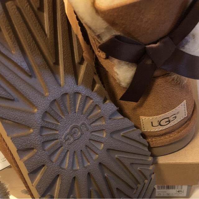 UGG 24.0専用 最新作 ミニベイリーボウ2 チェスナット ムートンブーツ  レディースの靴/シューズ(ブーツ)の商品写真