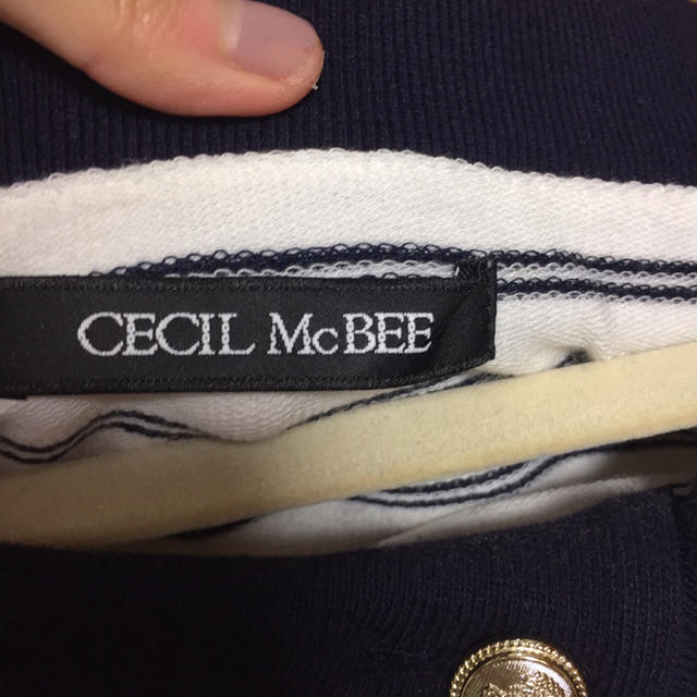CECIL McBEE(セシルマクビー)の新品未使用⭐️マリンボーダーオフショルニット レディースのトップス(カットソー(長袖/七分))の商品写真