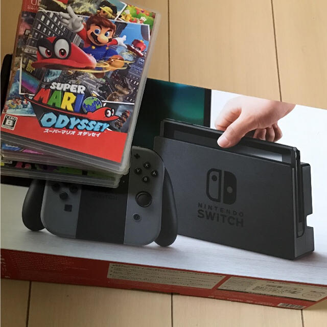 Nintendo Switch(ニンテンドースイッチ)の任天堂Switch本体 ソフト5本セット エンタメ/ホビーのゲームソフト/ゲーム機本体(家庭用ゲーム機本体)の商品写真