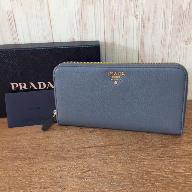 PRADA(プラダ)の新品 新入荷 プラダ グレーラウンド 長財布 ソフトレザー 大人気☆ レディースのファッション小物(財布)の商品写真