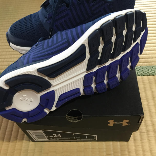 UNDER ARMOUR(アンダーアーマー)の新品未使用アンダーアーマー レディースシューズ スポーツ/アウトドアのランニング(シューズ)の商品写真