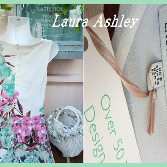 LAURA ASHLEY(ローラアシュレイ)の【英国輸入】新品未使用　ローラアシュレイ・白地たて花柄UK8 レディースのワンピース(その他)の商品写真