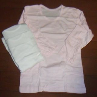新品　女児　長袖シャツ　ピンク1枚　白2枚　サイズ140　3枚　下着(パジャマ)