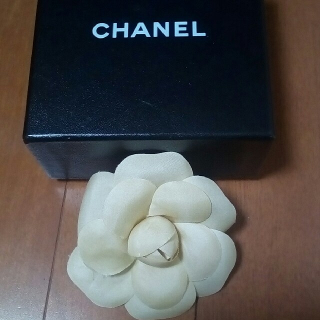 CHANEL(シャネル)のsorapiyo様専用シャネルコサージュ レディースのアクセサリー(ブローチ/コサージュ)の商品写真