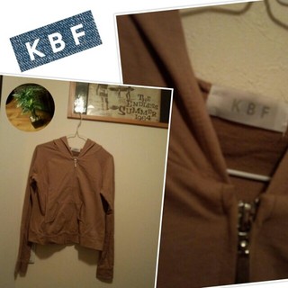 ケービーエフ(KBF)のＫＢＦパーカー(パーカー)