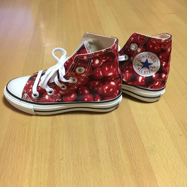 CONVERSE(コンバース)の即決不可 新品 コンバース 16cm チェリー柄 キッズ/ベビー/マタニティのキッズ/ベビー/マタニティ その他(その他)の商品写真