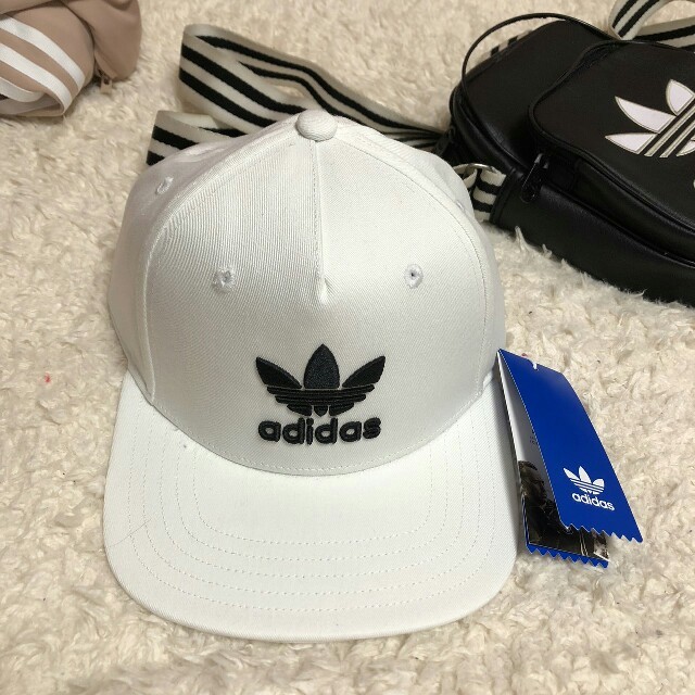 adidas(アディダス)のアディダス　キャップ レディースの帽子(キャップ)の商品写真