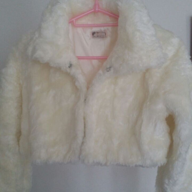 LIZ LISA(リズリサ)の♡LIZ LISA 新品 ファーボレロ♡ レディースのジャケット/アウター(その他)の商品写真
