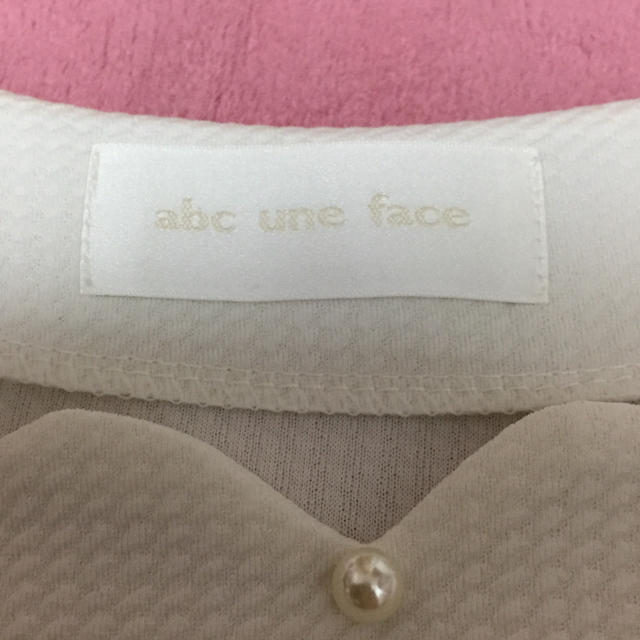 abc une face(アーベーセーアンフェイス)の白トップス レディースのトップス(シャツ/ブラウス(長袖/七分))の商品写真