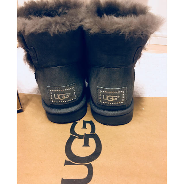 UGG(アグ)の★ななちん様専用です★スワロフスキー UGG EU36 ベイリーボタン  レディースの靴/シューズ(ブーツ)の商品写真