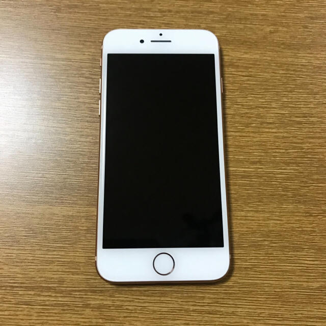 Apple(アップル)のiPhone8 64GB au ゴールド スマホ/家電/カメラのスマートフォン/携帯電話(スマートフォン本体)の商品写真