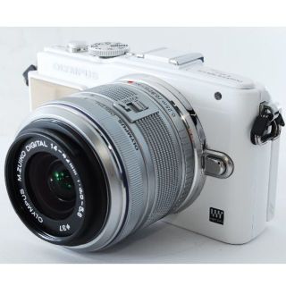 オリンパス(OLYMPUS)の❤️自撮りできるPEN❤️OLYMPUS PEN E-PL5 大人気 ホワイト(ミラーレス一眼)