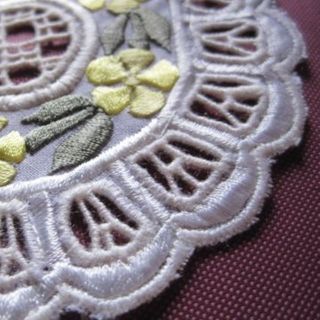 お洒落な刺繍のコースター〈6枚〉(テーブル用品)