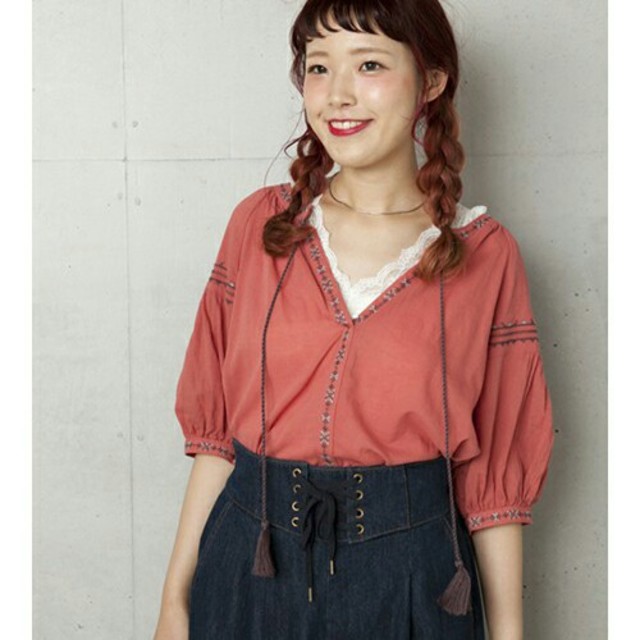 w closet(ダブルクローゼット)の刺繍ブラウス☆ピンク レディースのトップス(シャツ/ブラウス(半袖/袖なし))の商品写真