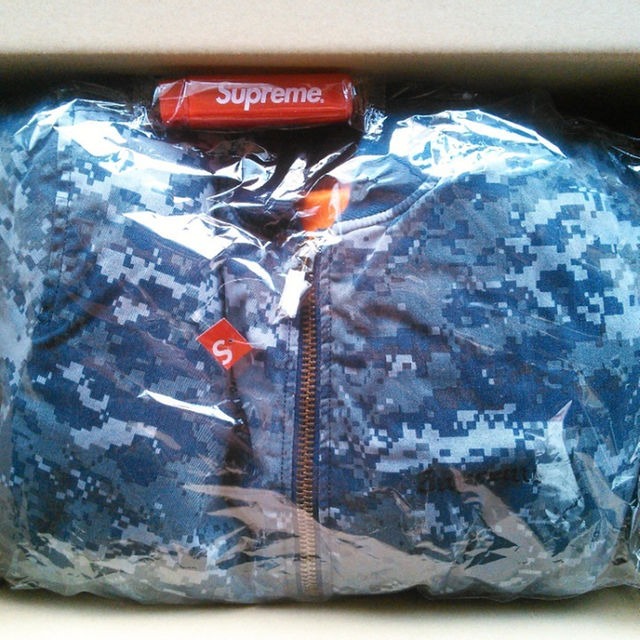 Supreme(シュプリーム)の【Navy/S】Supreme Digi Camo MA-1 メンズのジャケット/アウター(フライトジャケット)の商品写真