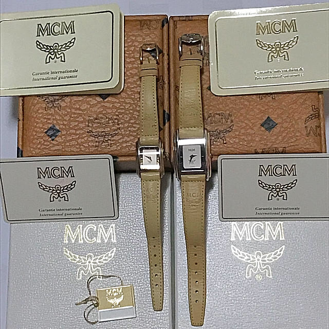 MCM(エムシーエム)のMCM 腕時計 メンズ、レディース用 セット レディースのファッション小物(腕時計)の商品写真