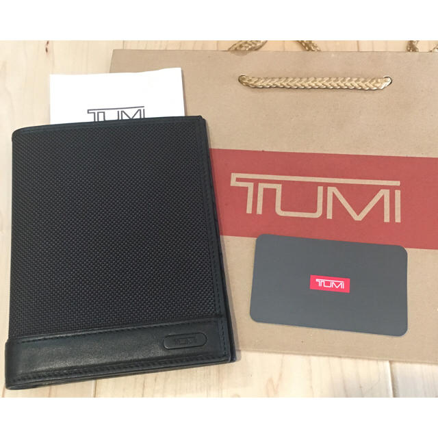 TUMI(トゥミ)の新品トゥミ✳︎定番カード収納付きナイロンパスポートケース✳︎ブラック メンズのファッション小物(折り財布)の商品写真