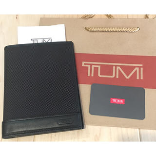 トゥミ(TUMI)の新品トゥミ✳︎定番カード収納付きナイロンパスポートケース✳︎ブラック(折り財布)