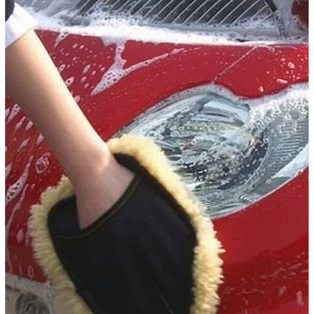 【即購入可】ムートン 洗車 グローブ 楽々 ピカピカ 2個 セット 自動車/バイクの自動車(メンテナンス用品)の商品写真