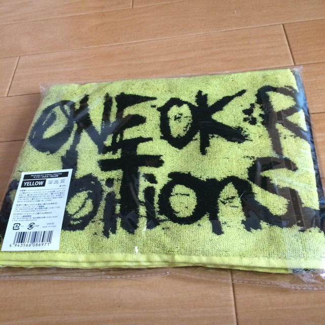ONE OK ROCK(ワンオクロック)のONEOKROCK ambitions タオル エンタメ/ホビーのタレントグッズ(ミュージシャン)の商品写真