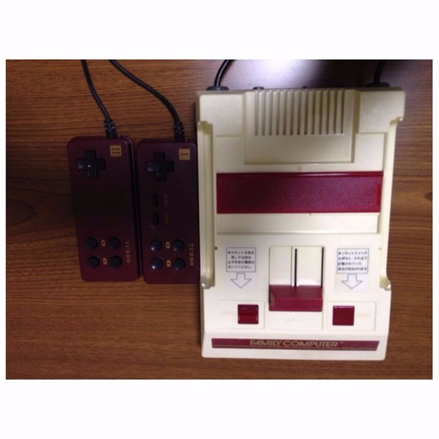 【送料無料】ファミコン互換機2台+人気ソフト4本+訳アリ純正ファミコン