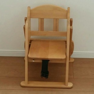 ニシマツヤ(西松屋)の幼児用　テーブル付木製椅子(折り畳み式)(その他)