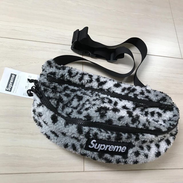 Supreme(シュプリーム)の17fwSuremeシュプリームLEOPARDウエストバッグレオパードフリース メンズのバッグ(ショルダーバッグ)の商品写真