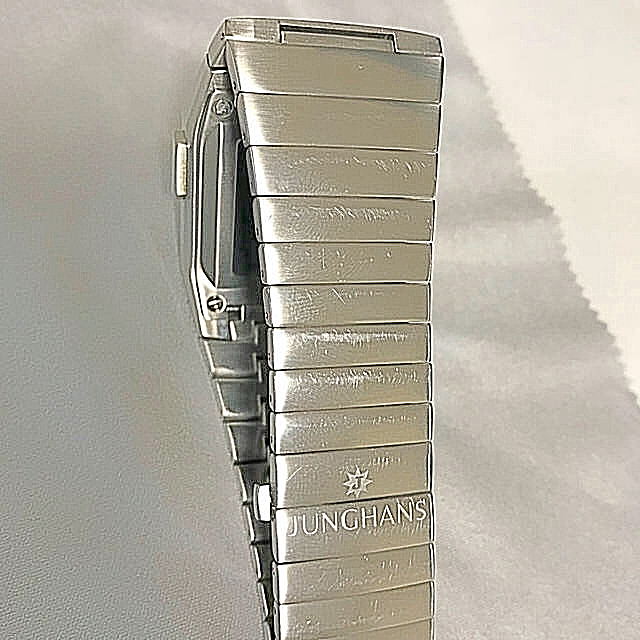 JUNGHANS(ユンハンス)のJUNGHANS MEGA電波時計 メンズの時計(腕時計(デジタル))の商品写真