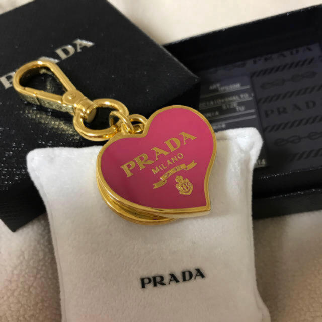 PRADA♡ハートキーホルダー