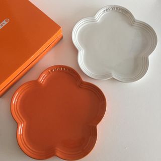 ルクルーゼ(LE CREUSET)のルクルーゼ フラワープレート アイボリー タンジェリン ( オレンジ )(食器)