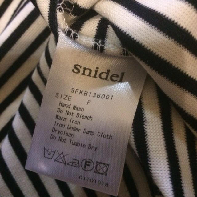 SNIDEL(スナイデル)のスナイデル Tシャツ レディースのトップス(Tシャツ(長袖/七分))の商品写真