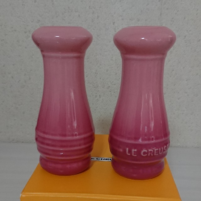 LE CREUSET(ルクルーゼ)のちゃちゃこ様専用  ル・クルーゼ  Salt & Pepper Shaker  インテリア/住まい/日用品のキッチン/食器(収納/キッチン雑貨)の商品写真