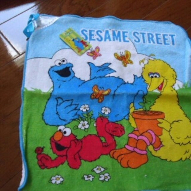 SESAME STREET(セサミストリート)の送料込★新品★セサミストリートのバスマットとハンドタオルのセット インテリア/住まい/日用品の日用品/生活雑貨/旅行(タオル/バス用品)の商品写真