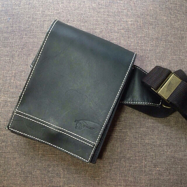 REDWING(レッドウィング)のRED WING 革製 黒ウエストポーチ ボディバッグ メンズのバッグ(ウエストポーチ)の商品写真