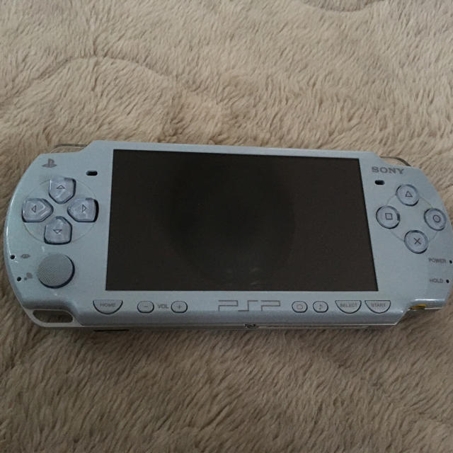 PlayStation Portable(プレイステーションポータブル)の《ジャンク》PSP2000 本体 エンタメ/ホビーのゲームソフト/ゲーム機本体(携帯用ゲーム機本体)の商品写真