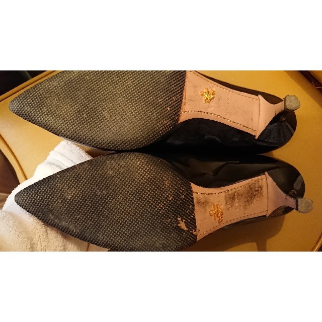 PRADA(プラダ)のPRADAプラダエナメルパンプスブラック黒38ハーフ25センチ レディースの靴/シューズ(ハイヒール/パンプス)の商品写真