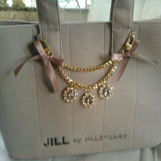 ジルバイジルスチュアート(JILL by JILLSTUART)のジュエルリボントートグレー大きいサイズ難あり(トートバッグ)