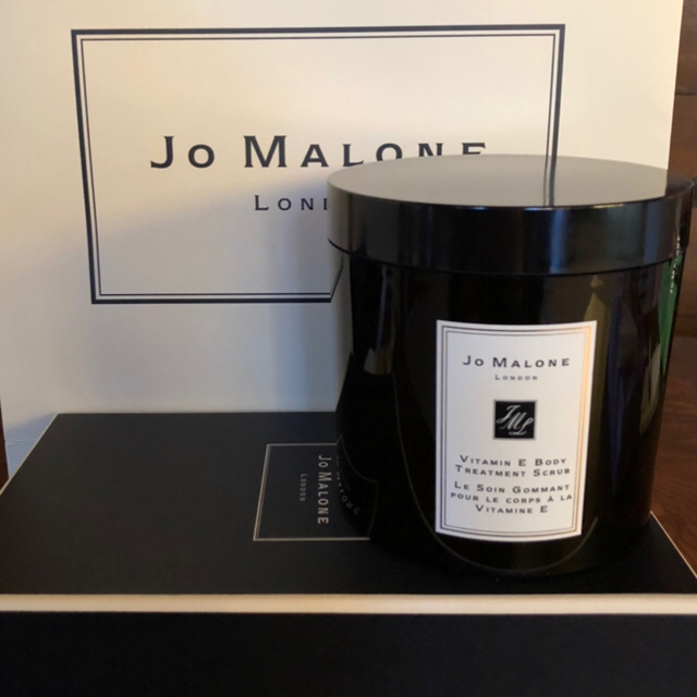 Jo Malone(ジョーマローン)のジョーマローン ビタミン E ボディー トリートメント スクラブ (600ml) コスメ/美容のボディケア(ボディスクラブ)の商品写真