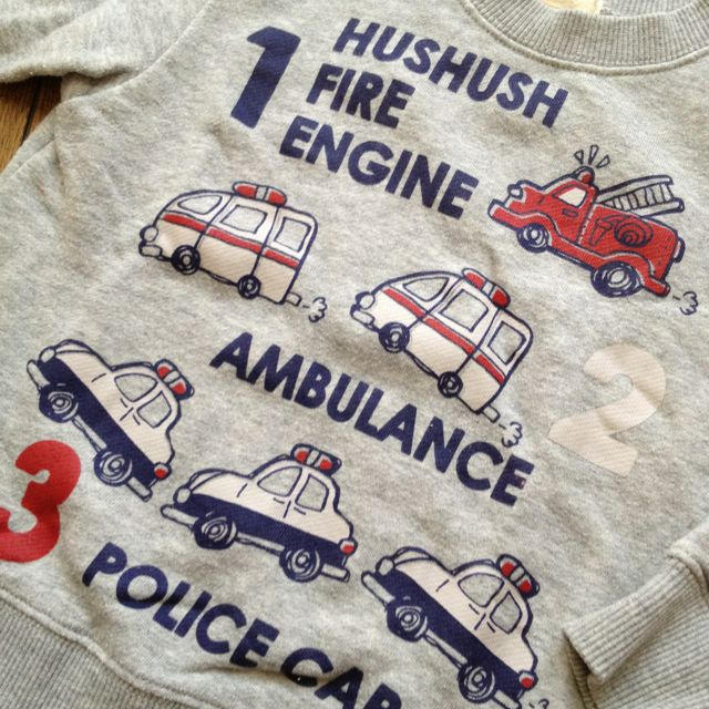 HusHush(ハッシュアッシュ)のHusHusH 働く車 トレーナー キッズ/ベビー/マタニティのキッズ服男の子用(90cm~)(その他)の商品写真