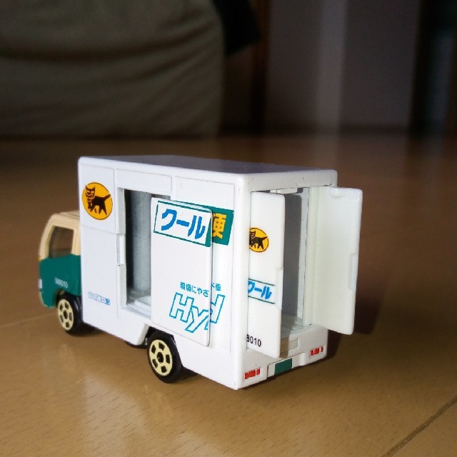 ヤマト運輸ミニカー　クール宅急便　ハイブリッド エンタメ/ホビーのおもちゃ/ぬいぐるみ(ミニカー)の商品写真