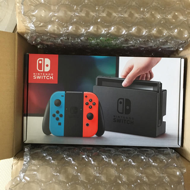 Nintendo Switch(ニンテンドースイッチ)の【値下不可】Nintendo Switch ネオンカラー 本体 エンタメ/ホビーのゲームソフト/ゲーム機本体(家庭用ゲーム機本体)の商品写真