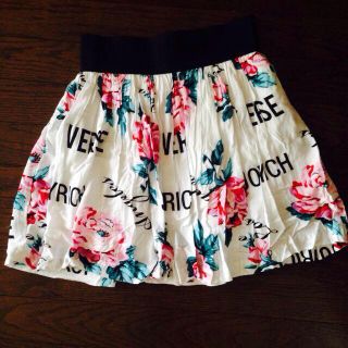 ジョイリッチ(JOYRICH)のJOYRICHフラワープリーツスカート(ミニスカート)