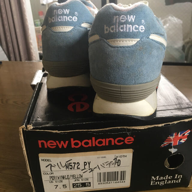 New Balance(ニューバランス)のNew balance 希少572  25.5cm 難あり メンズの靴/シューズ(スニーカー)の商品写真