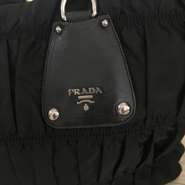 PRADA(プラダ)のPRADA レザー×ナイロンギャザーバッグ レディースのバッグ(ハンドバッグ)の商品写真