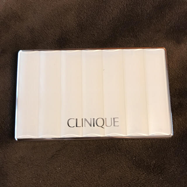 CLINIQUE(クリニーク)のsakura様＊クリニーク＊ビヨンドパーフェクティングパウダーファンデーション コスメ/美容のベースメイク/化粧品(ファンデーション)の商品写真