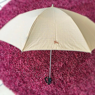 バーバリー(BURBERRY)のバーバリー晴雨兼用日傘ベージュ紫外線防止加工(傘)