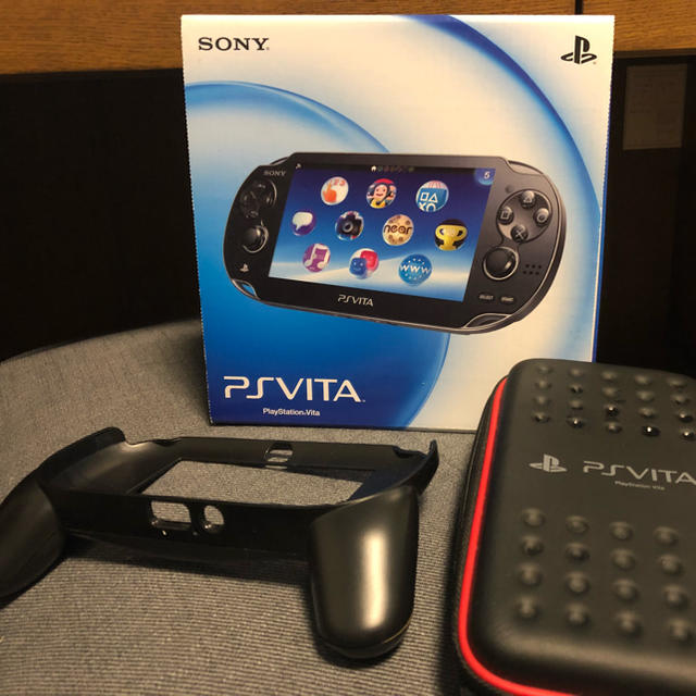 プレイステーションVita ブラック 8GBメモリー+グリップ+ケース付きゲームソフト/ゲーム機本体