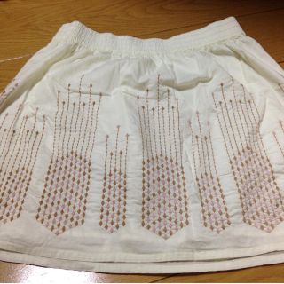 ギャップ(GAP)の刺繍スカート＊(ひざ丈スカート)