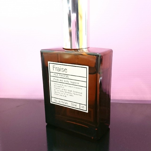 AUX PARADIS(オゥパラディ)のAUX PARADIS フレーズ　30ml コスメ/美容の香水(香水(女性用))の商品写真
